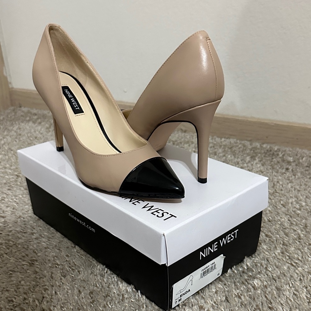 Nine West Black and Cream Enda Heels NWT